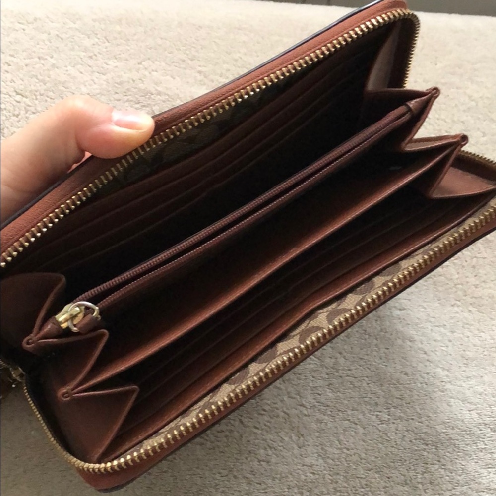 AUTHENTIC LEATHER COACH WALLET - Picture 3 of 5